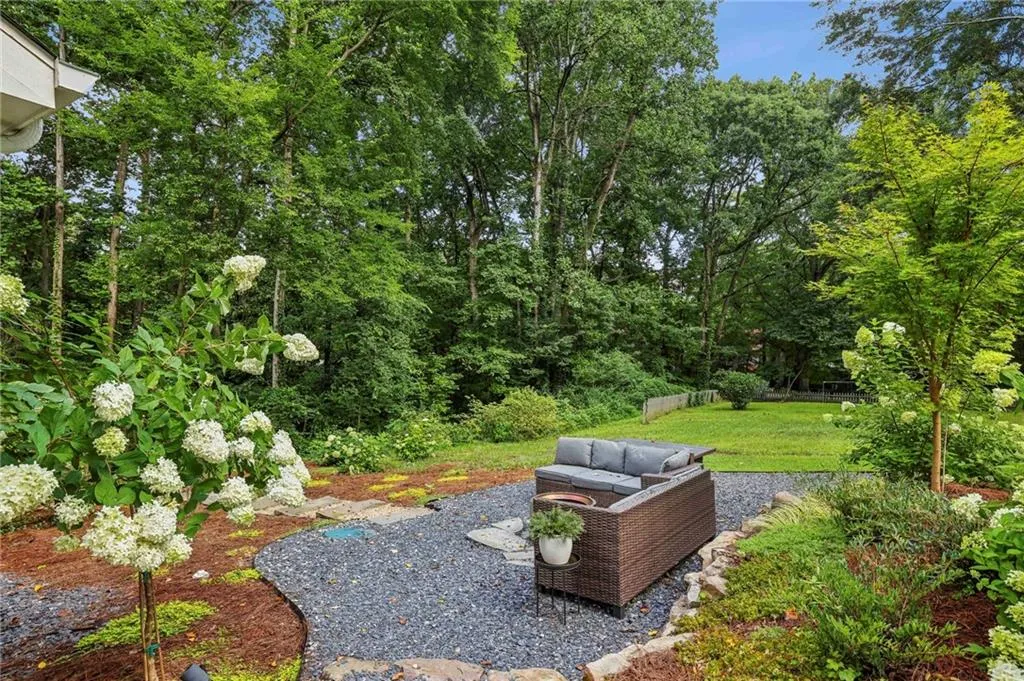 Firepit seating area on the side yard