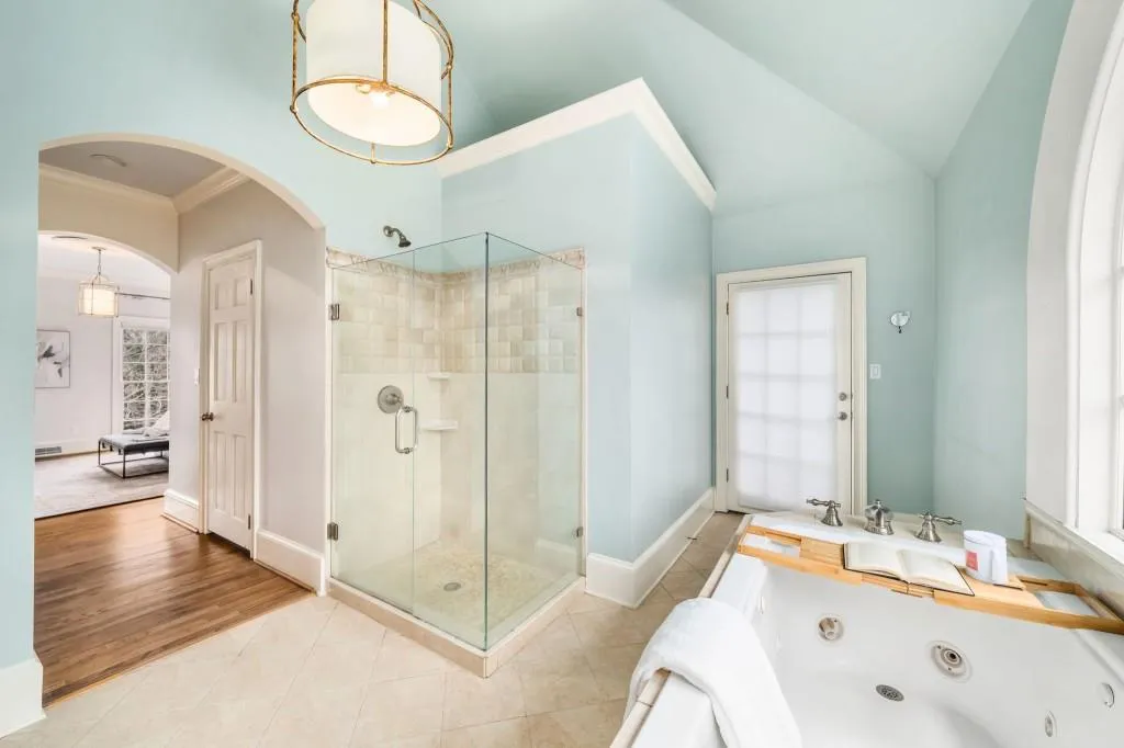 8915 Huntcliff Lake Court, Sandy Springs, Georgia 30350, 5 Bedrooms Bedrooms, ,4 BathroomsBathrooms,Residential,For Sale,8915 Huntcliff Lake Court,7718307