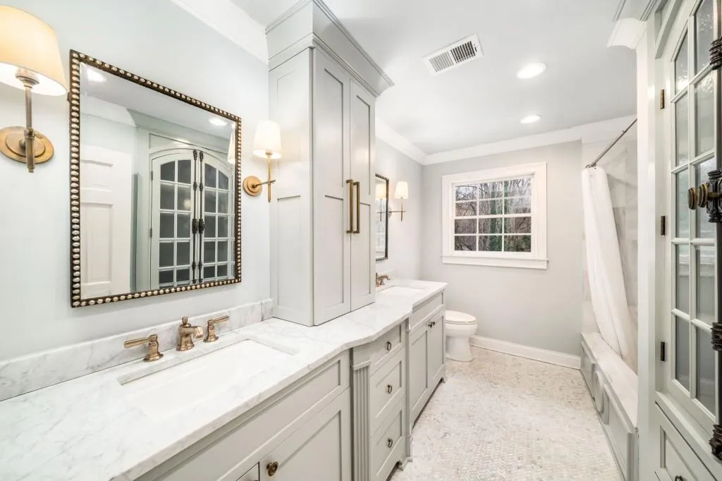 8915 Huntcliff Lake Court, Sandy Springs, Georgia 30350, 5 Bedrooms Bedrooms, ,4 BathroomsBathrooms,Residential,For Sale,8915 Huntcliff Lake Court,7718307