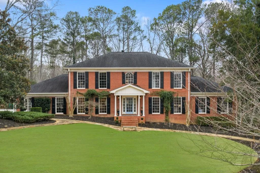 8915 Huntcliff Lake Court, Sandy Springs, Georgia 30350, 5 Bedrooms Bedrooms, ,4 BathroomsBathrooms,Residential,For Sale,8915 Huntcliff Lake Court,7718307
