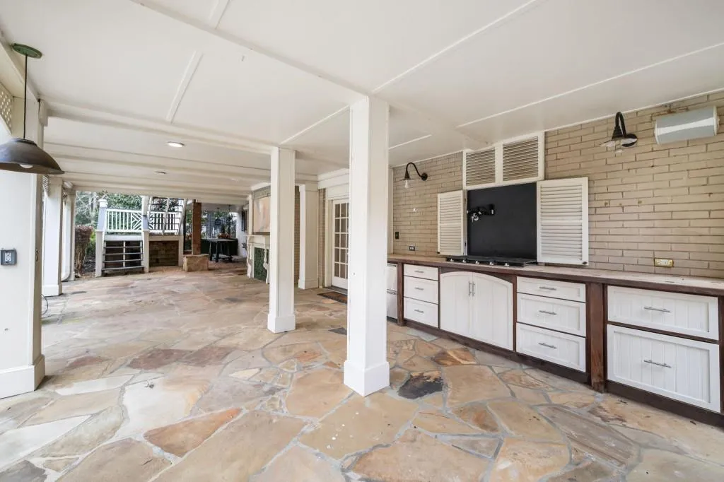 8915 Huntcliff Lake Court, Sandy Springs, Georgia 30350, 5 Bedrooms Bedrooms, ,4 BathroomsBathrooms,Residential,For Sale,8915 Huntcliff Lake Court,7718307