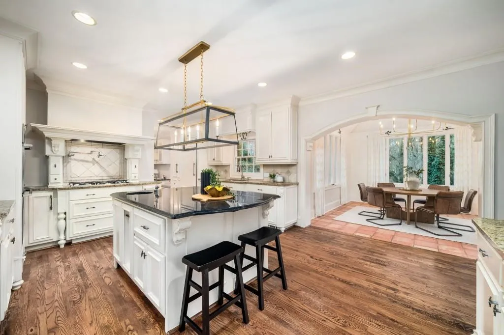 8915 Huntcliff Lake Court, Sandy Springs, Georgia 30350, 5 Bedrooms Bedrooms, ,4 BathroomsBathrooms,Residential,For Sale,8915 Huntcliff Lake Court,7718307