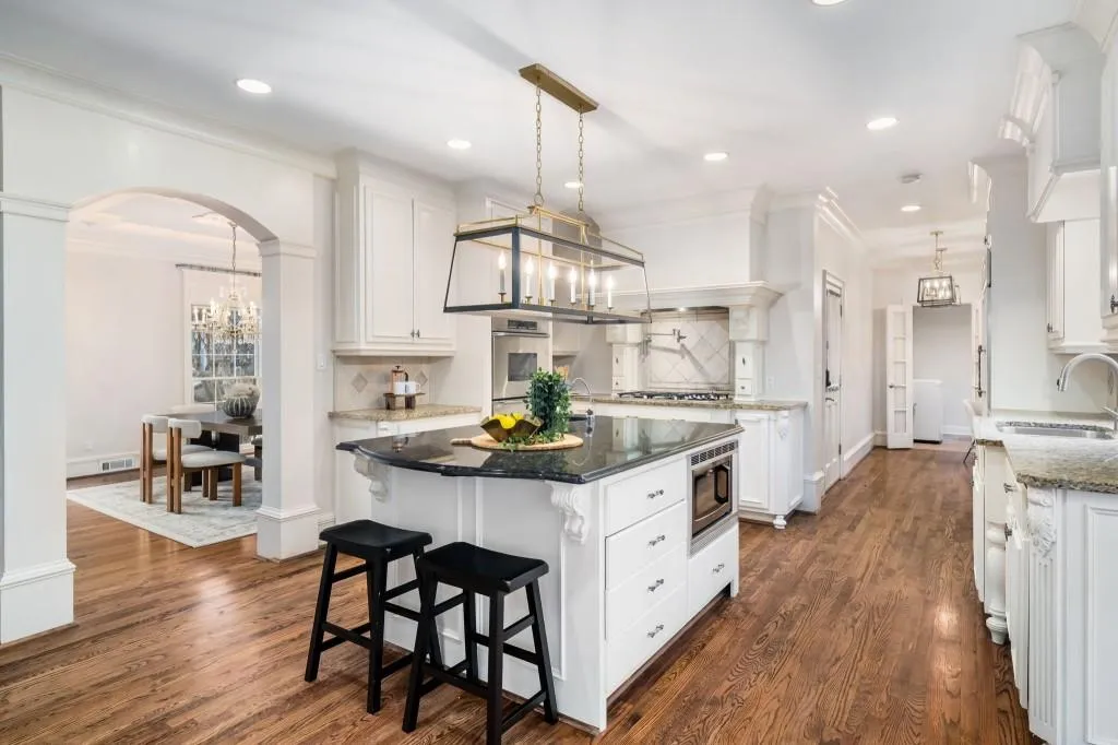 8915 Huntcliff Lake Court, Sandy Springs, Georgia 30350, 5 Bedrooms Bedrooms, ,4 BathroomsBathrooms,Residential,For Sale,8915 Huntcliff Lake Court,7718307