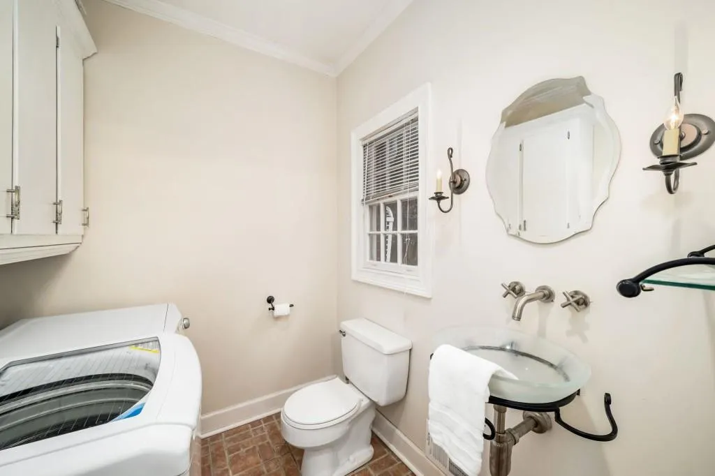 8915 Huntcliff Lake Court, Sandy Springs, Georgia 30350, 5 Bedrooms Bedrooms, ,4 BathroomsBathrooms,Residential,For Sale,8915 Huntcliff Lake Court,7718307