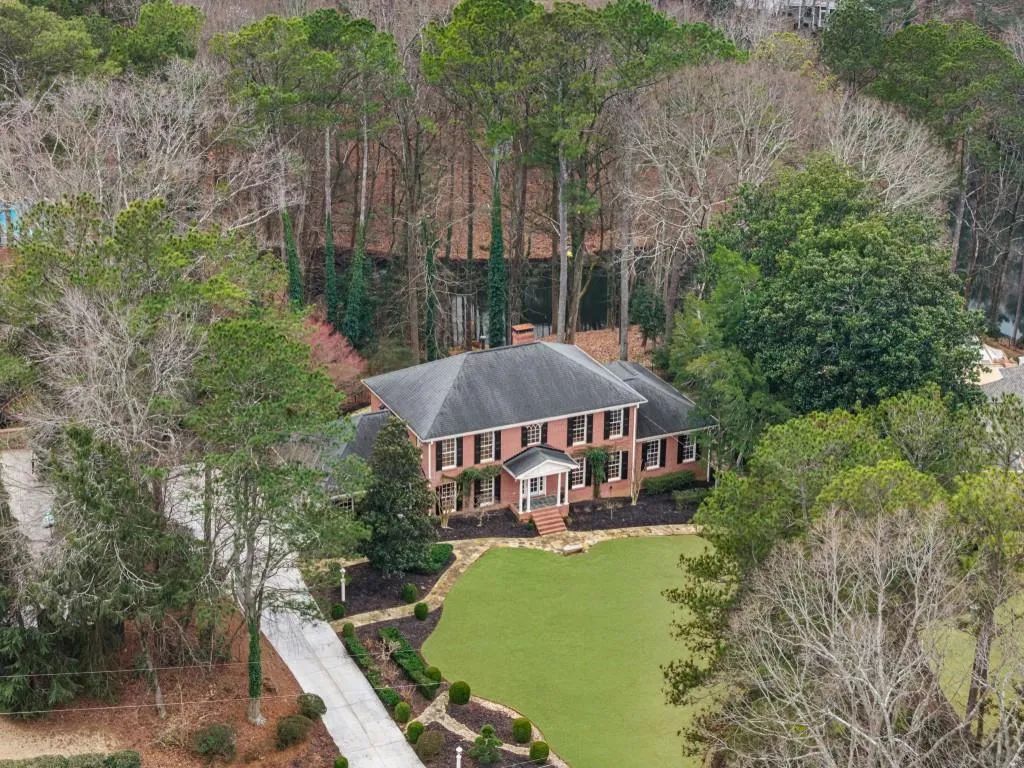 8915 Huntcliff Lake Court, Sandy Springs, Georgia 30350, 5 Bedrooms Bedrooms, ,4 BathroomsBathrooms,Residential,For Sale,8915 Huntcliff Lake Court,7718307