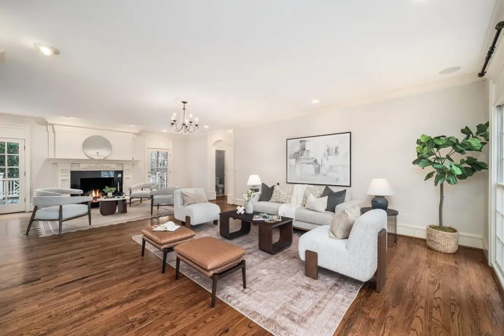 8915 Huntcliff Lake Court, Sandy Springs, Georgia 30350, 5 Bedrooms Bedrooms, ,4 BathroomsBathrooms,Residential,For Sale,8915 Huntcliff Lake Court,7718307