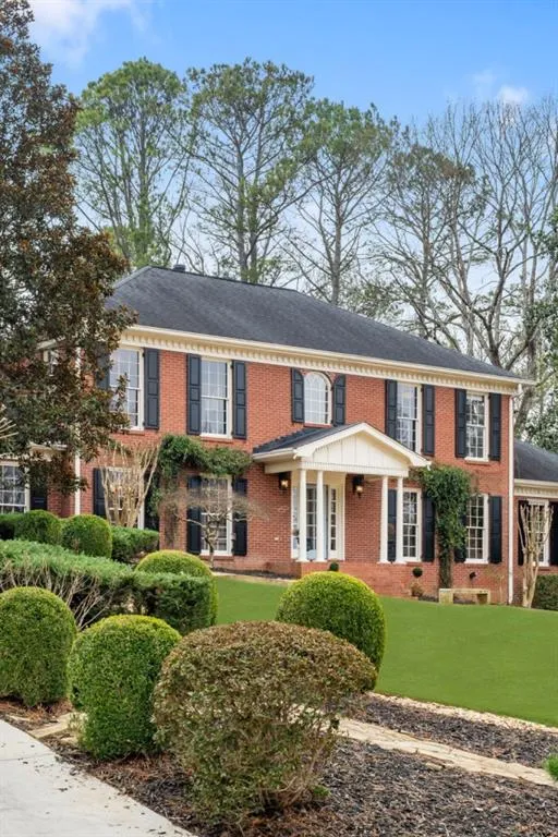 8915 Huntcliff Lake Court, Sandy Springs, Georgia 30350, 5 Bedrooms Bedrooms, ,4 BathroomsBathrooms,Residential,For Sale,8915 Huntcliff Lake Court,7718307