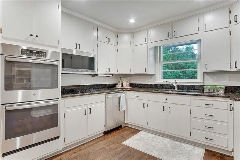 4750 Huntley Drive, Sandy Springs, Georgia 30342, 5 Bedrooms Bedrooms, ,3 BathroomsBathrooms,Residential,Sold,4750 Huntley Drive,6015612