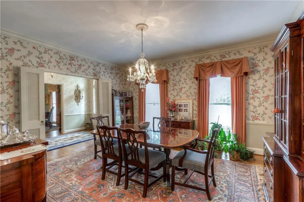 2850 Ridgewood Road Nw, Atlanta, Georgia 30327, 4 Bedrooms Bedrooms, ,4 BathroomsBathrooms,Residential,Sold,2850 Ridgewood Road Nw,5822927