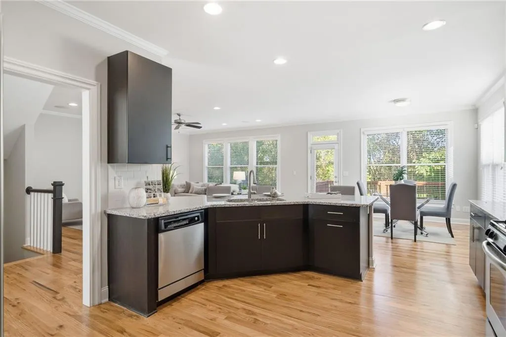 1433 Dupont Commons Circle Nw, Atlanta, Georgia 30318, 5 Bedrooms Bedrooms, ,3 BathroomsBathrooms,Residential,For Sale,1433 Dupont Commons Circle Nw,7666258
