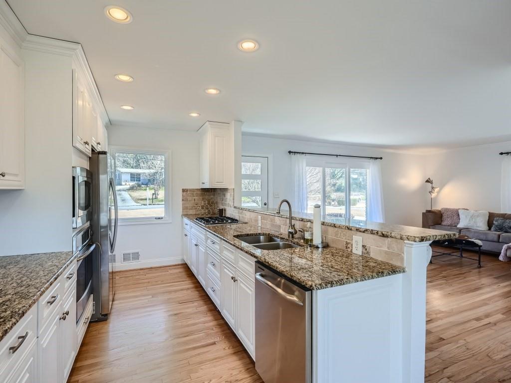 6412 North Hampton Drive, Atlanta, Georgia 30328, 3 Bedrooms Bedrooms, ,2 BathroomsBathrooms,Residential,Sold,6412 North Hampton Drive,7340658