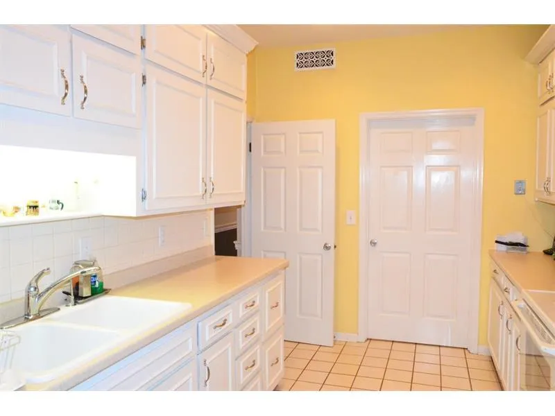 5203 Glenridge Drive, Sandy Springs, Georgia 30342, 3 Bedrooms Bedrooms, ,2 BathroomsBathrooms,Residential,Sold,5203 Glenridge Drive,5613925