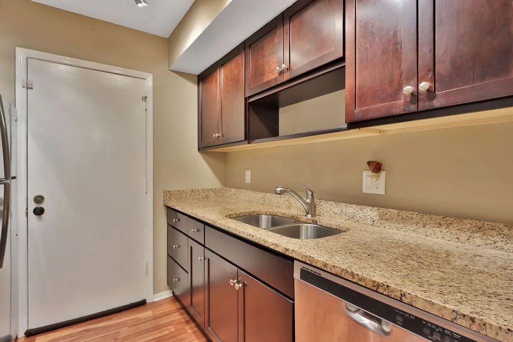 6851 Roswell Road Unit N9, Atlanta, Georgia 30328, 2 Bedrooms Bedrooms, ,1 BathroomBathrooms,Residential,Sold,6851 Roswell Road Unit N9,6990790