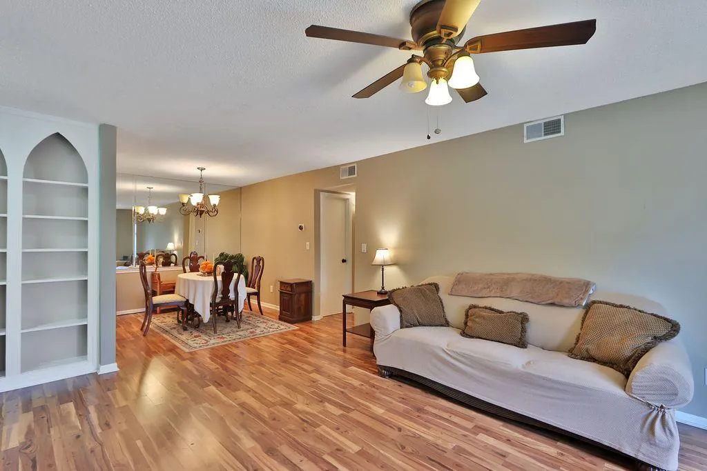 6851 Roswell Road Unit N9, Atlanta, Georgia 30328, 2 Bedrooms Bedrooms, ,1 BathroomBathrooms,Residential,Sold,6851 Roswell Road Unit N9,6990790