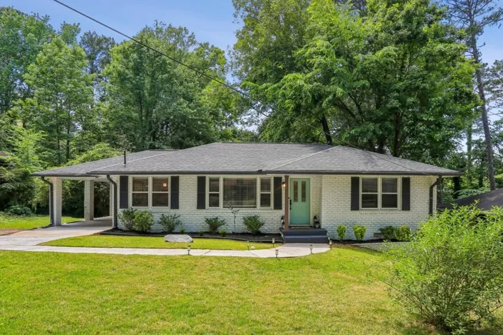 Beautifully Renovated Brick Ranch Minutes To Downtown Decatur!