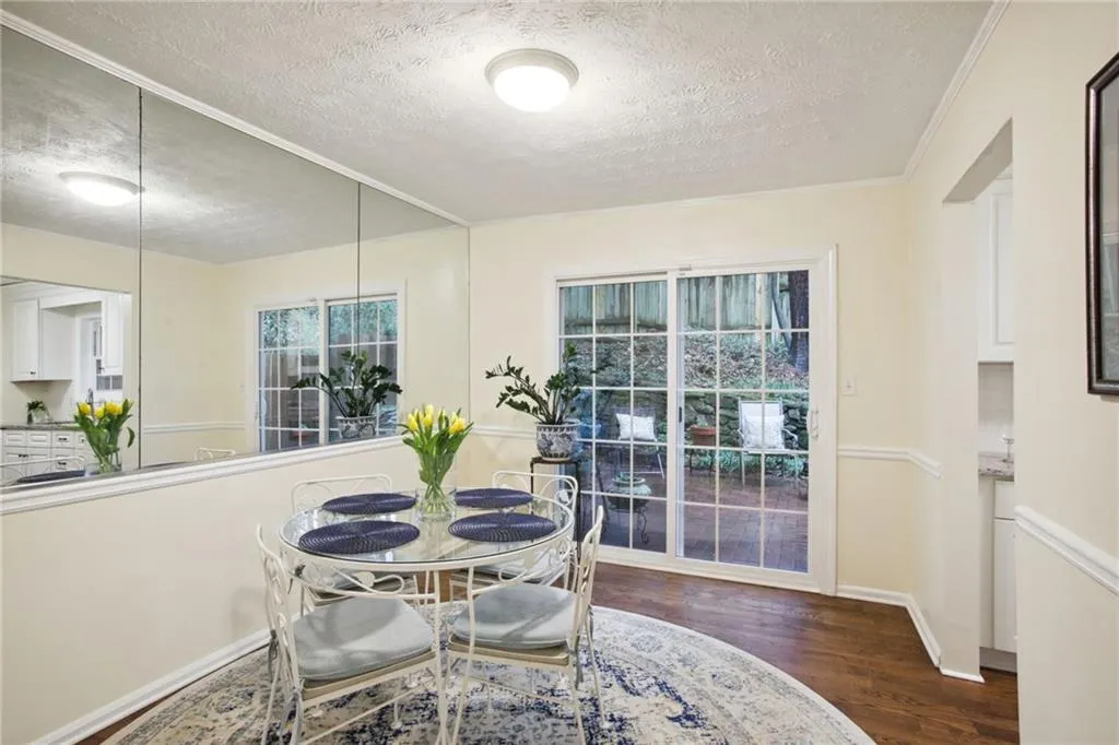 6001 Park Avenue, Sandy Springs, Georgia 30342, 2 Bedrooms Bedrooms, ,1 BathroomBathrooms,Residential,Sold,6001 Park Avenue,7194877