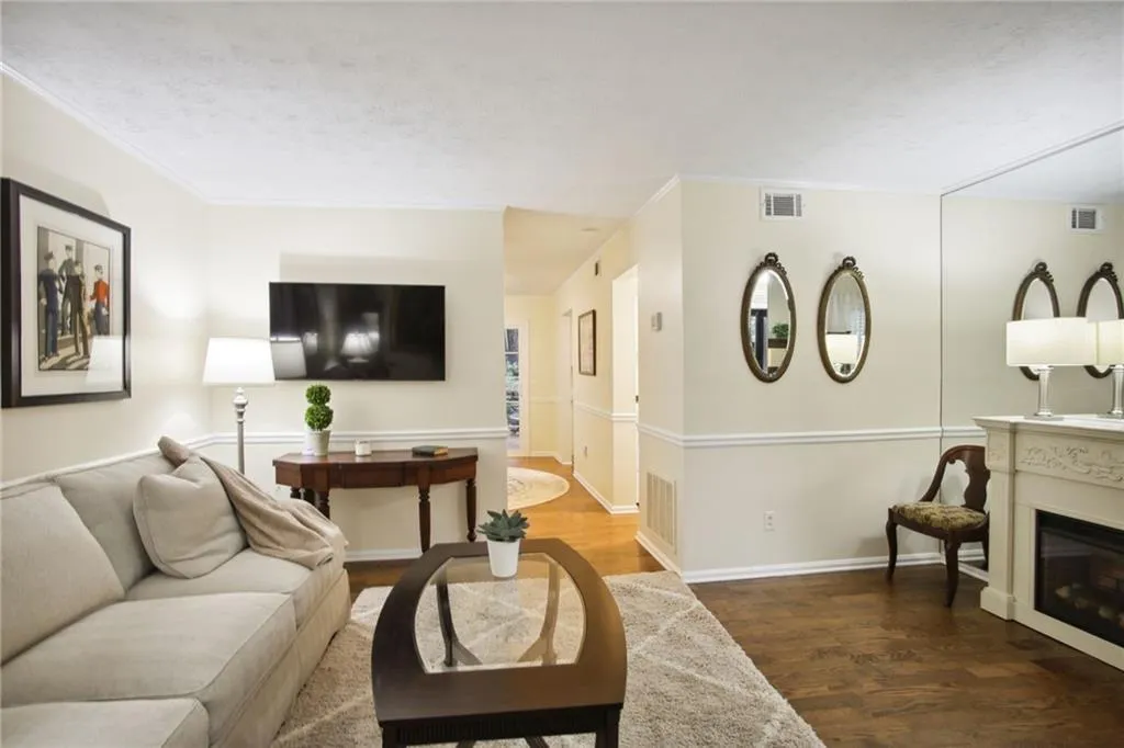 6001 Park Avenue, Sandy Springs, Georgia 30342, 2 Bedrooms Bedrooms, ,1 BathroomBathrooms,Residential,Sold,6001 Park Avenue,7194877