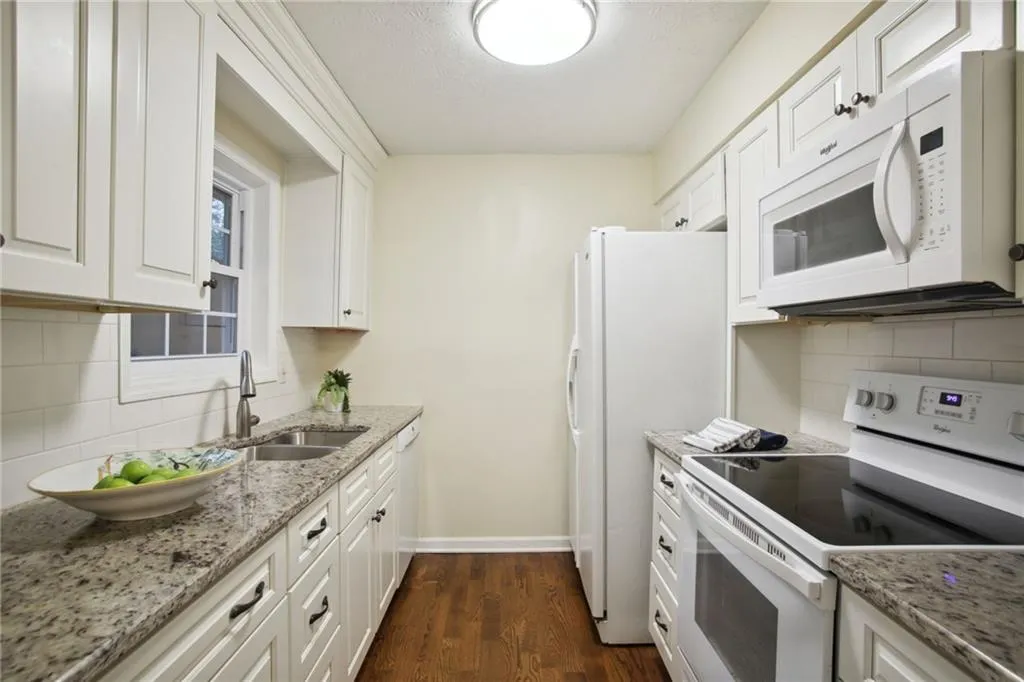 6001 Park Avenue, Sandy Springs, Georgia 30342, 2 Bedrooms Bedrooms, ,1 BathroomBathrooms,Residential,Sold,6001 Park Avenue,7194877