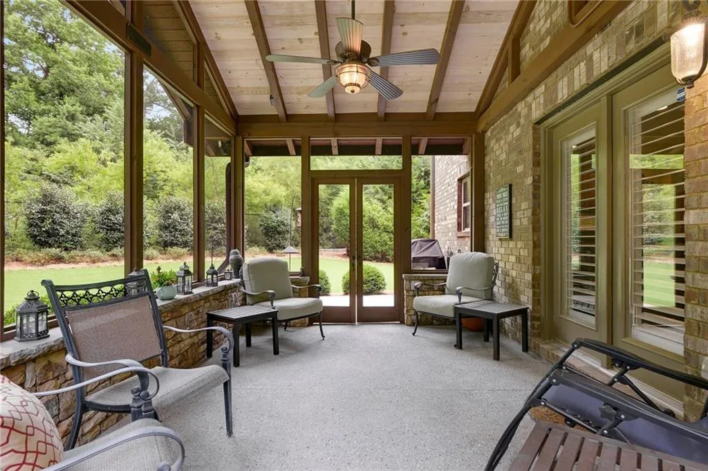 7735 Stratford Lane, Sandy Springs, Georgia 30350, 5 Bedrooms Bedrooms, ,3 BathroomsBathrooms,Residential,Sold,7735 Stratford Lane,6911945