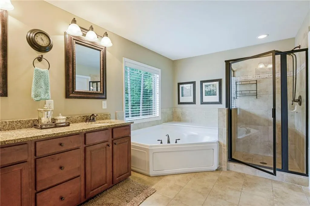 7735 Stratford Lane, Sandy Springs, Georgia 30350, 5 Bedrooms Bedrooms, ,3 BathroomsBathrooms,Residential,Sold,7735 Stratford Lane,6911945