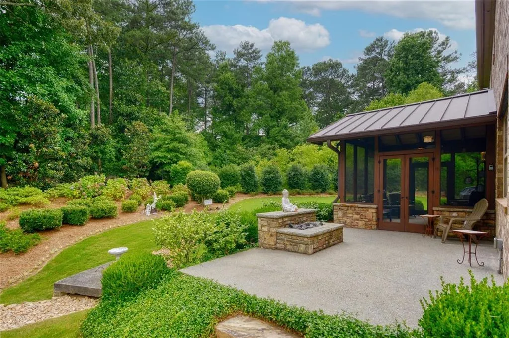 7735 Stratford Lane, Sandy Springs, Georgia 30350, 5 Bedrooms Bedrooms, ,3 BathroomsBathrooms,Residential,Sold,7735 Stratford Lane,6911945