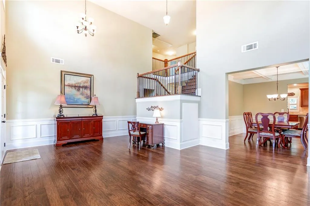 7735 Stratford Lane, Sandy Springs, Georgia 30350, 5 Bedrooms Bedrooms, ,3 BathroomsBathrooms,Residential,Sold,7735 Stratford Lane,6911945