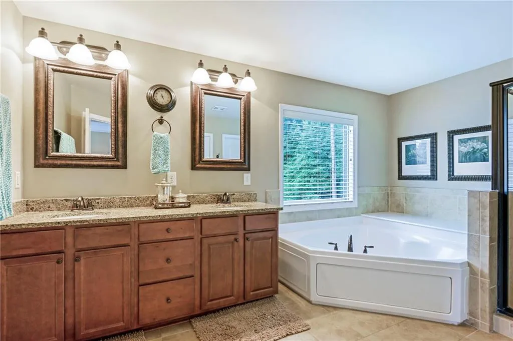 7735 Stratford Lane, Sandy Springs, Georgia 30350, 5 Bedrooms Bedrooms, ,3 BathroomsBathrooms,Residential,Sold,7735 Stratford Lane,6911945