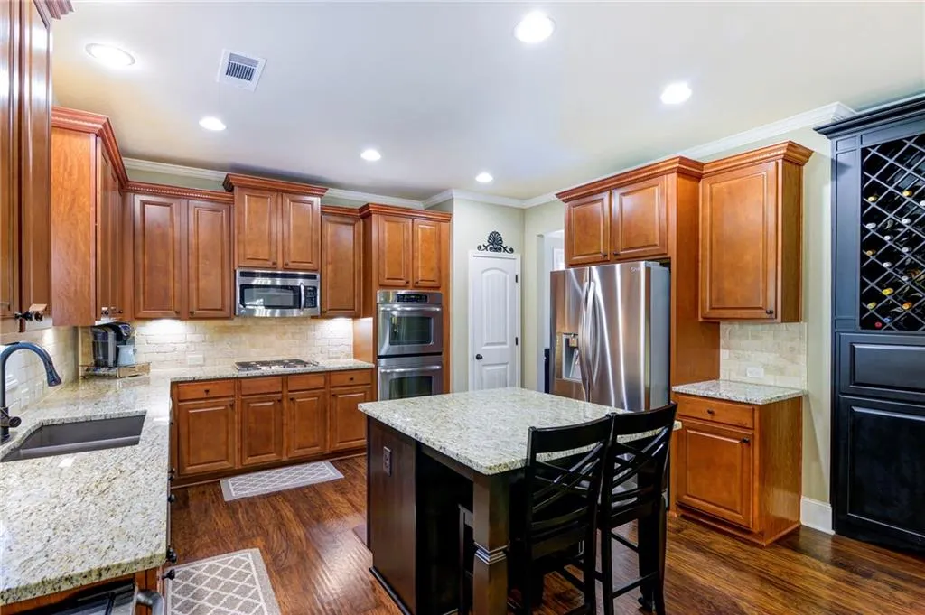 7735 Stratford Lane, Sandy Springs, Georgia 30350, 5 Bedrooms Bedrooms, ,3 BathroomsBathrooms,Residential,Sold,7735 Stratford Lane,6911945