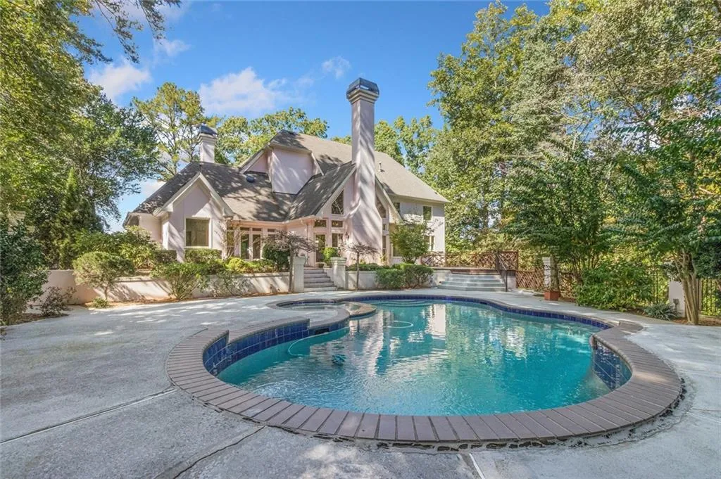 20 Pointe Ridge Drive, Sandy Springs, Georgia 30328, 6 Bedrooms Bedrooms, ,5 BathroomsBathrooms,Residential,Sold,20 Pointe Ridge Drive,7121619