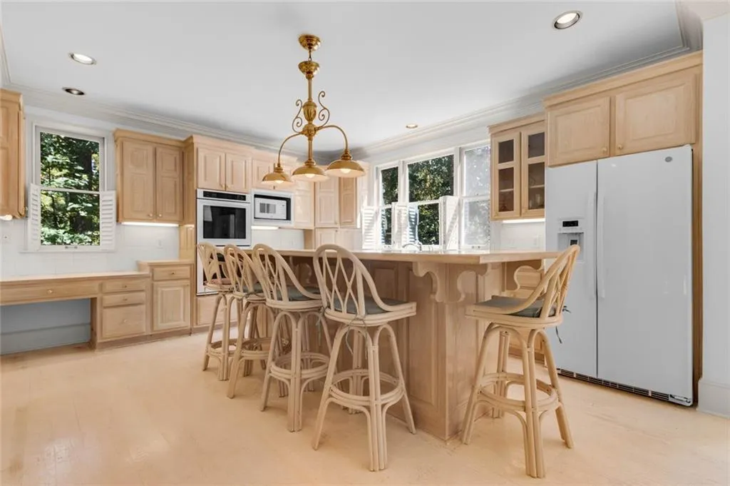 20 Pointe Ridge Drive, Sandy Springs, Georgia 30328, 6 Bedrooms Bedrooms, ,5 BathroomsBathrooms,Residential,Sold,20 Pointe Ridge Drive,7121619
