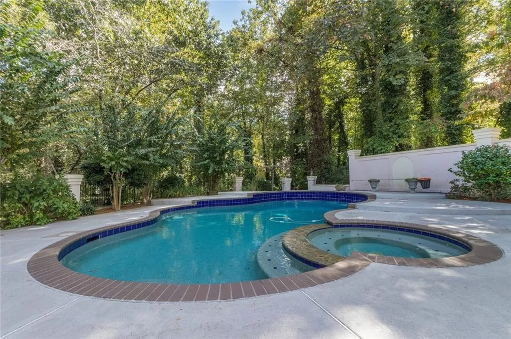 20 Pointe Ridge Drive, Sandy Springs, Georgia 30328, 6 Bedrooms Bedrooms, ,5 BathroomsBathrooms,Residential,Sold,20 Pointe Ridge Drive,7121619