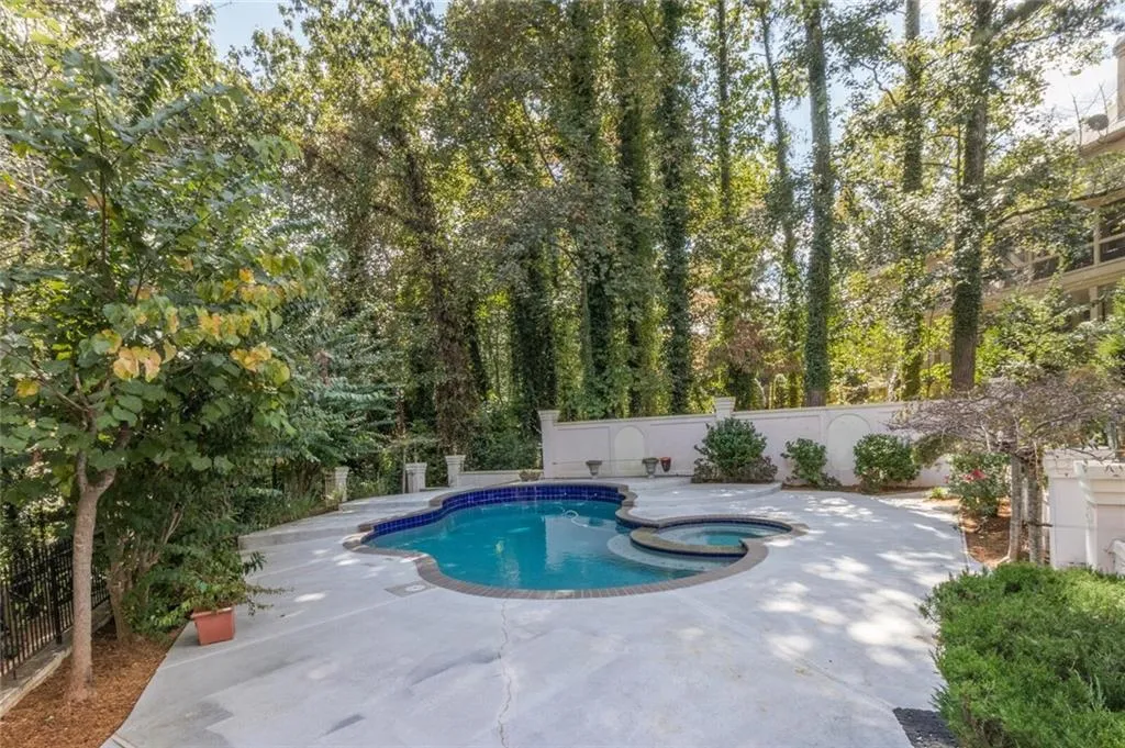 20 Pointe Ridge Drive, Sandy Springs, Georgia 30328, 6 Bedrooms Bedrooms, ,5 BathroomsBathrooms,Residential,Sold,20 Pointe Ridge Drive,7121619
