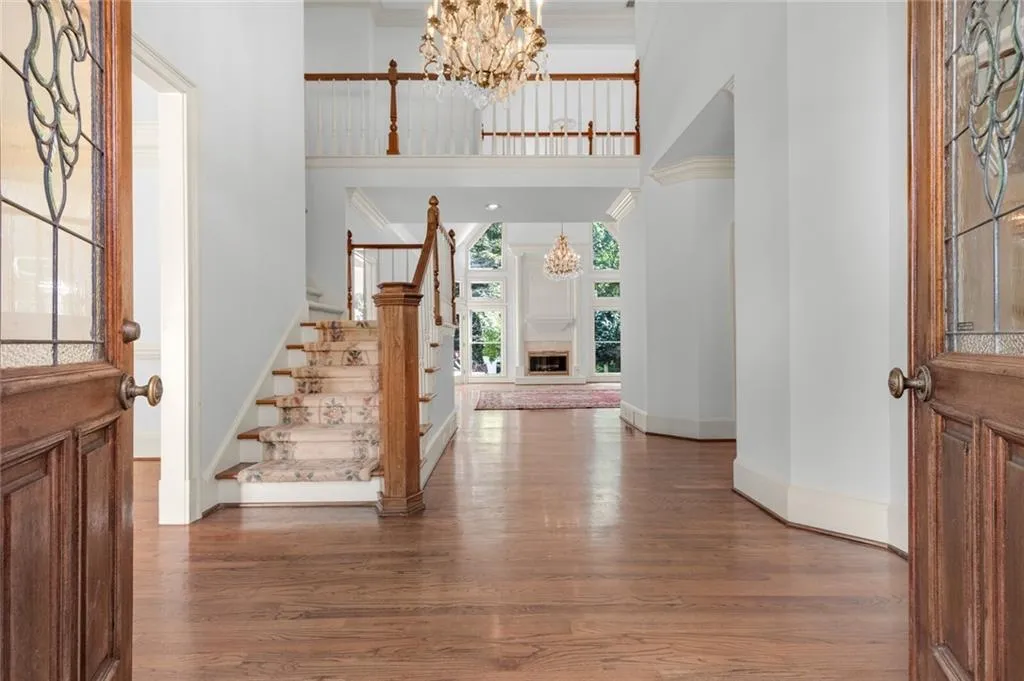 20 Pointe Ridge Drive, Sandy Springs, Georgia 30328, 6 Bedrooms Bedrooms, ,5 BathroomsBathrooms,Residential,Sold,20 Pointe Ridge Drive,7121619