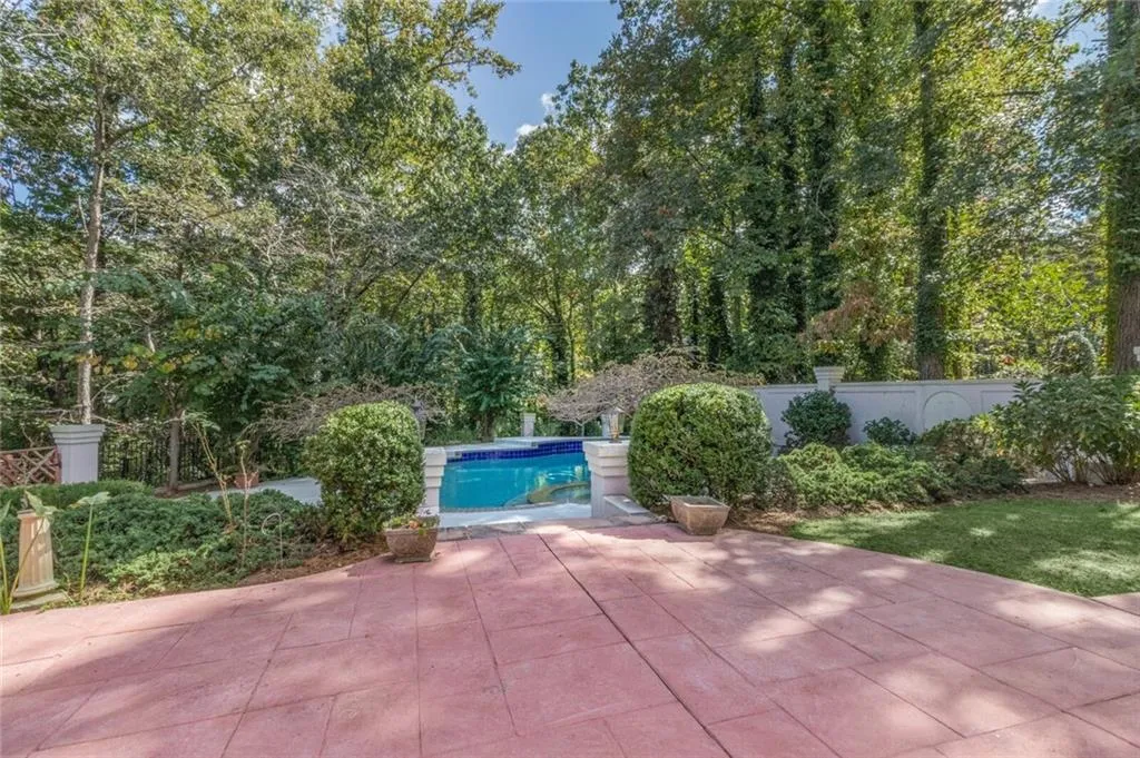 20 Pointe Ridge Drive, Sandy Springs, Georgia 30328, 6 Bedrooms Bedrooms, ,5 BathroomsBathrooms,Residential,Sold,20 Pointe Ridge Drive,7121619