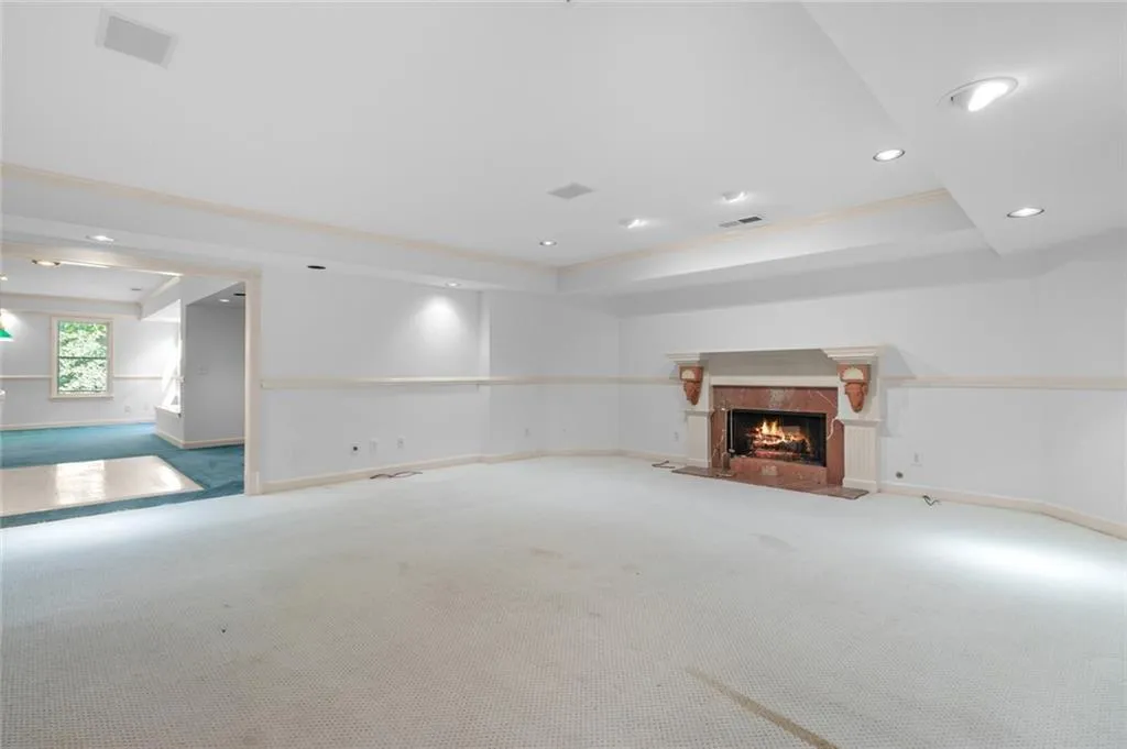 20 Pointe Ridge Drive, Sandy Springs, Georgia 30328, 6 Bedrooms Bedrooms, ,5 BathroomsBathrooms,Residential,Sold,20 Pointe Ridge Drive,7121619