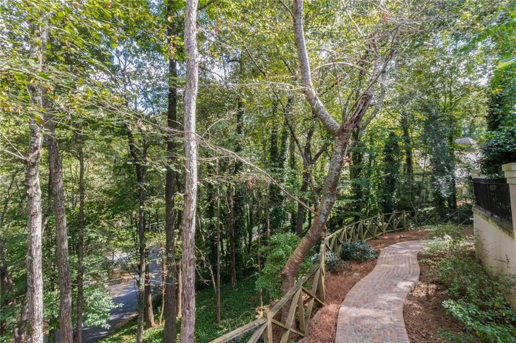 20 Pointe Ridge Drive, Sandy Springs, Georgia 30328, 6 Bedrooms Bedrooms, ,5 BathroomsBathrooms,Residential,Sold,20 Pointe Ridge Drive,7121619