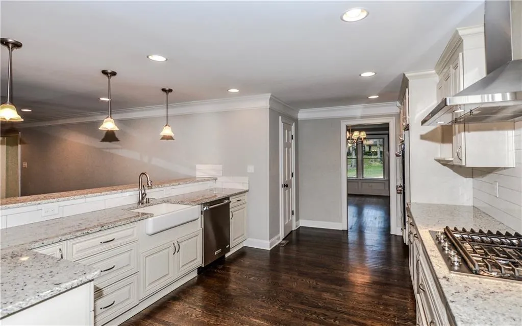 8100 Tynecastle Drive, Sandy Springs, Georgia 30350, 5 Bedrooms Bedrooms, ,3 BathroomsBathrooms,Residential,Sold,8100 Tynecastle Drive,5759369