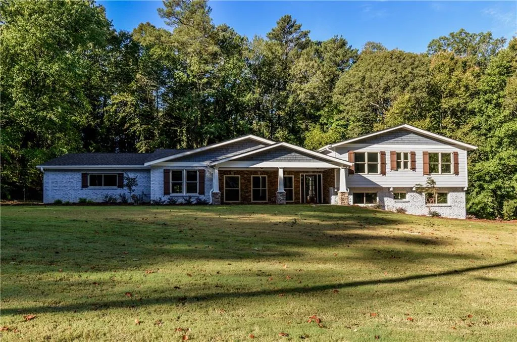 8100 Tynecastle Drive, Sandy Springs, Georgia 30350, 5 Bedrooms Bedrooms, ,3 BathroomsBathrooms,Residential,Sold,8100 Tynecastle Drive,5759369