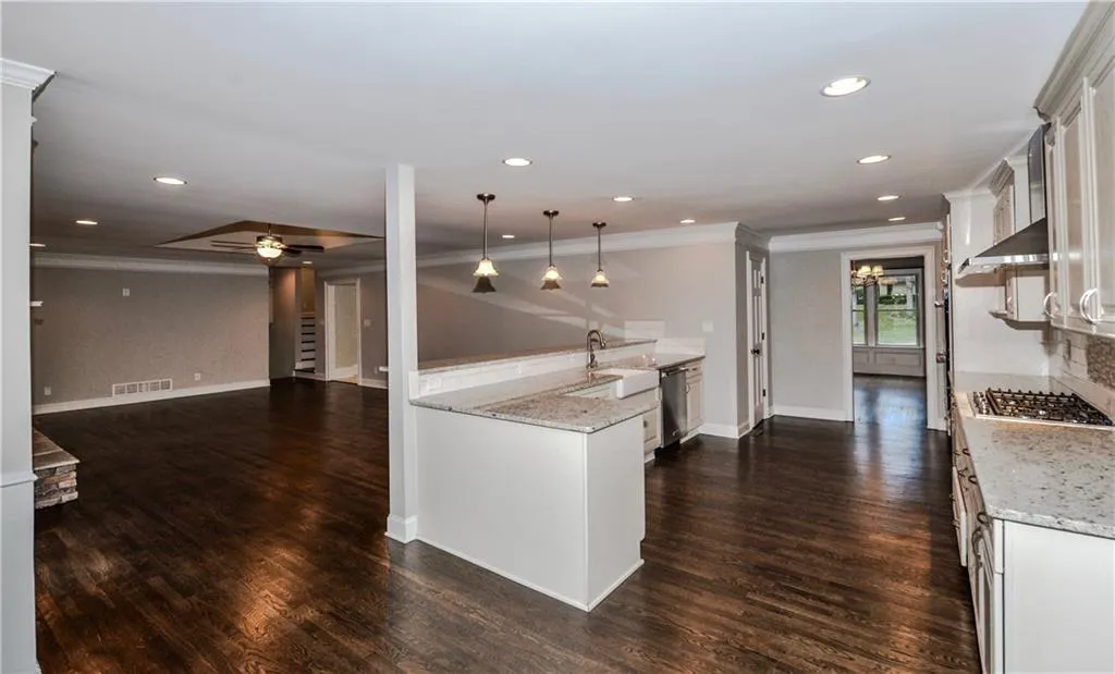 8100 Tynecastle Drive, Sandy Springs, Georgia 30350, 5 Bedrooms Bedrooms, ,3 BathroomsBathrooms,Residential,Sold,8100 Tynecastle Drive,5759369