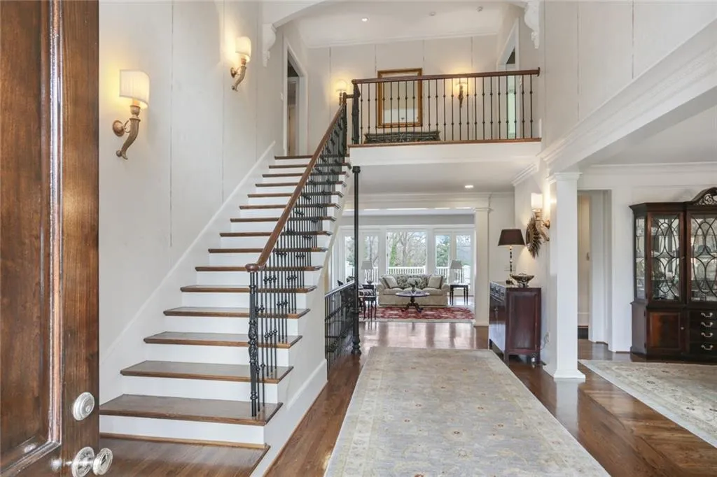 5515 Errol Place, Sandy Springs, Georgia 30327, 5 Bedrooms Bedrooms, ,6 BathroomsBathrooms,Residential,Sold,5515 Errol Place,7003914