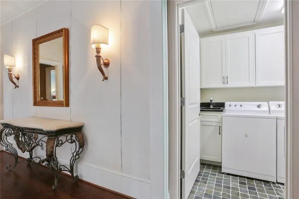 5515 Errol Place, Sandy Springs, Georgia 30327, 5 Bedrooms Bedrooms, ,6 BathroomsBathrooms,Residential,Sold,5515 Errol Place,7003914