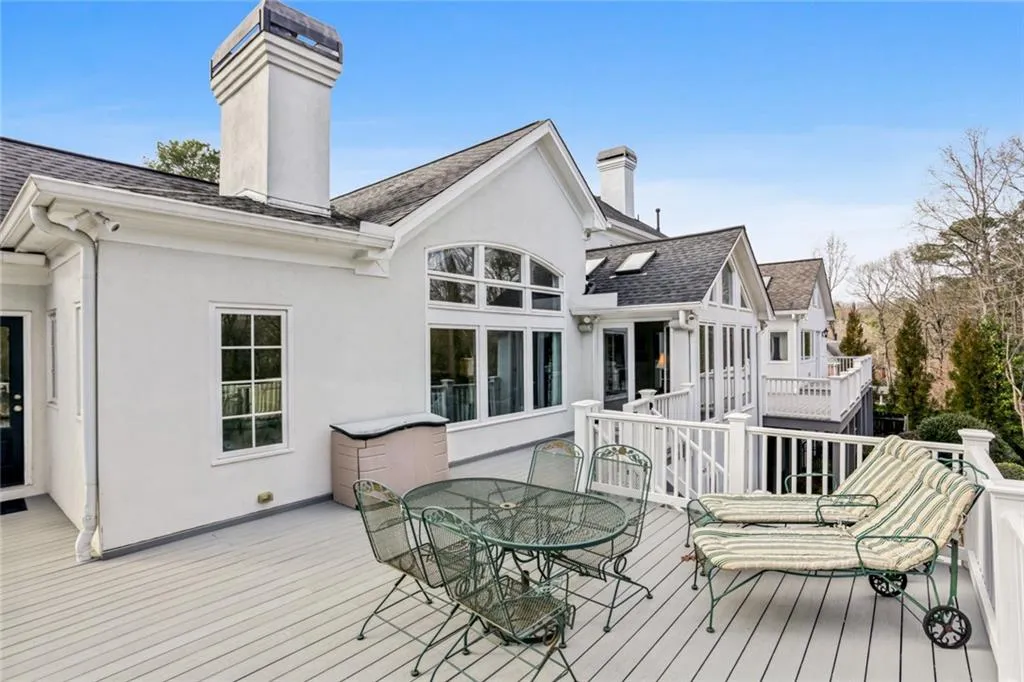 5515 Errol Place, Sandy Springs, Georgia 30327, 5 Bedrooms Bedrooms, ,6 BathroomsBathrooms,Residential,Sold,5515 Errol Place,7003914