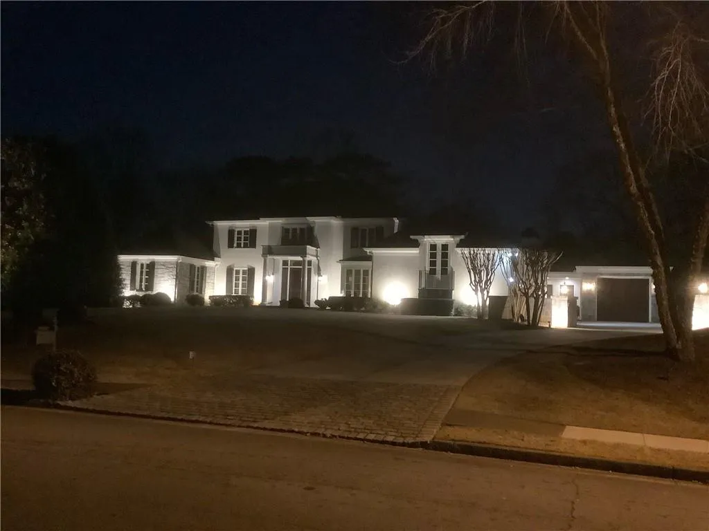 5515 Errol Place, Sandy Springs, Georgia 30327, 5 Bedrooms Bedrooms, ,6 BathroomsBathrooms,Residential,Sold,5515 Errol Place,7003914