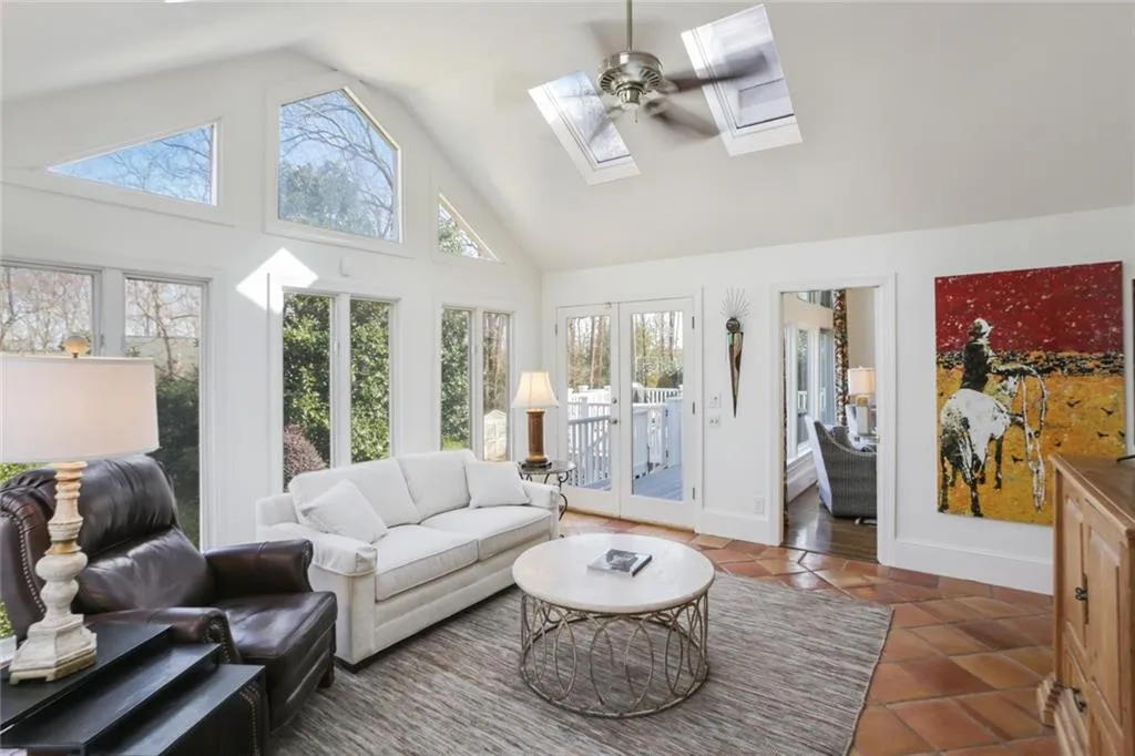 5515 Errol Place, Sandy Springs, Georgia 30327, 5 Bedrooms Bedrooms, ,6 BathroomsBathrooms,Residential,Sold,5515 Errol Place,7003914