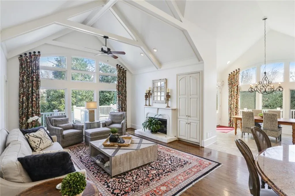 5515 Errol Place, Sandy Springs, Georgia 30327, 5 Bedrooms Bedrooms, ,6 BathroomsBathrooms,Residential,Sold,5515 Errol Place,7003914