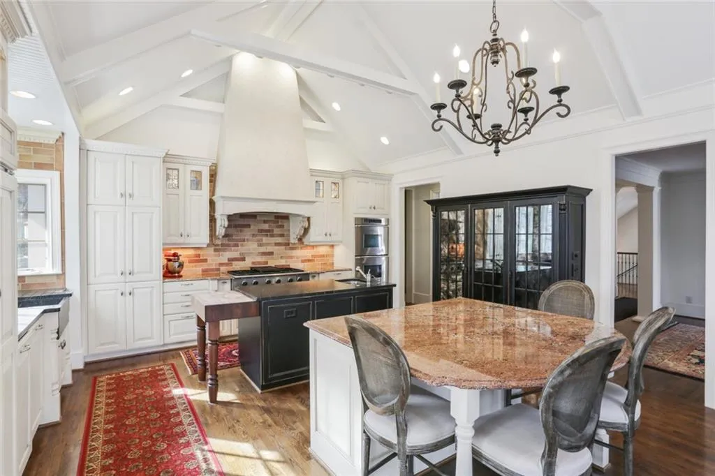 5515 Errol Place, Sandy Springs, Georgia 30327, 5 Bedrooms Bedrooms, ,6 BathroomsBathrooms,Residential,Sold,5515 Errol Place,7003914