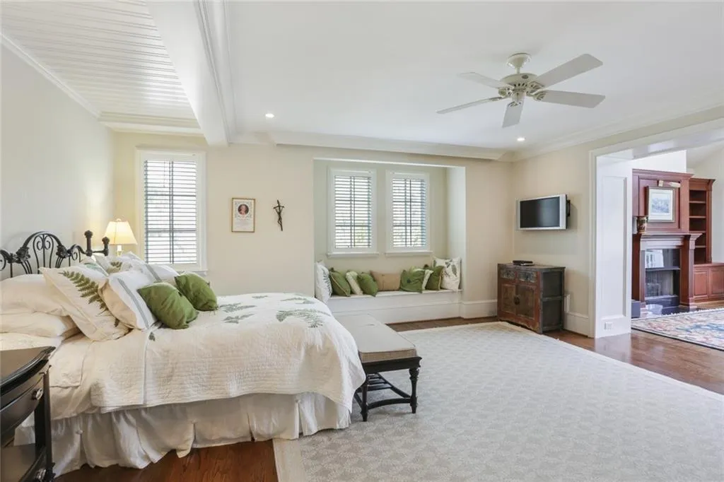 5515 Errol Place, Sandy Springs, Georgia 30327, 5 Bedrooms Bedrooms, ,6 BathroomsBathrooms,Residential,Sold,5515 Errol Place,7003914