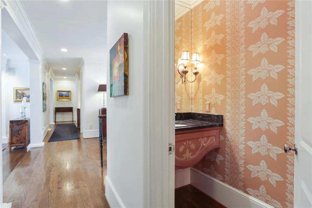 5515 Errol Place, Sandy Springs, Georgia 30327, 5 Bedrooms Bedrooms, ,6 BathroomsBathrooms,Residential,Sold,5515 Errol Place,7003914