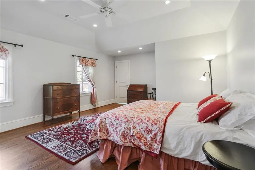 5515 Errol Place, Sandy Springs, Georgia 30327, 5 Bedrooms Bedrooms, ,6 BathroomsBathrooms,Residential,Sold,5515 Errol Place,7003914