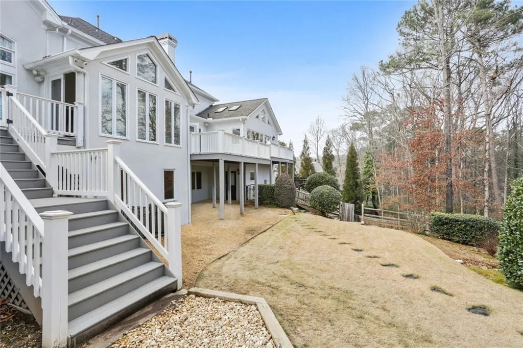 5515 Errol Place, Sandy Springs, Georgia 30327, 5 Bedrooms Bedrooms, ,6 BathroomsBathrooms,Residential,Sold,5515 Errol Place,7003914